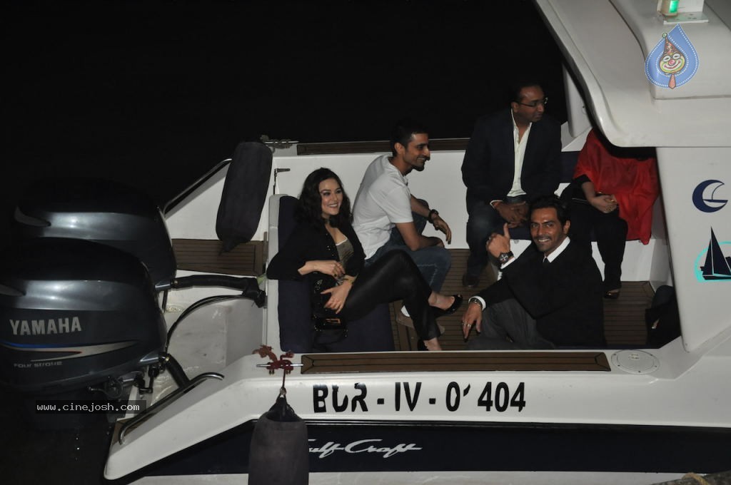 Hrithik Roshan Birthday Party - 58 / 75 photos