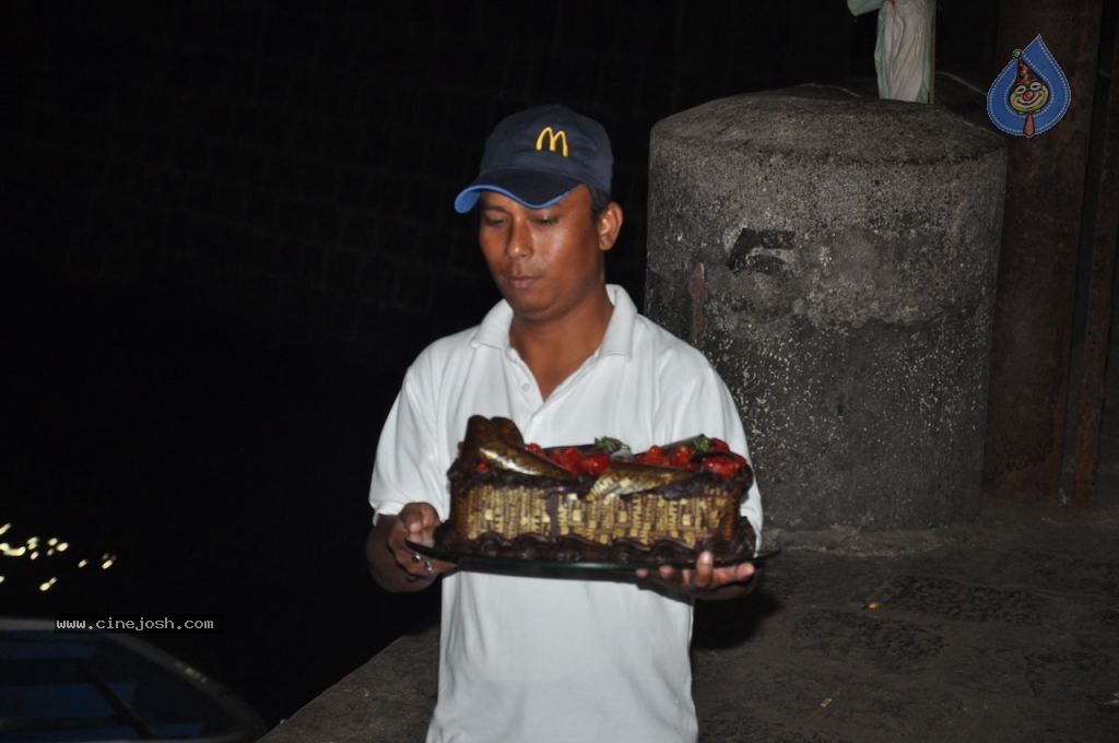 Hrithik Roshan Birthday Party - 59 / 75 photos