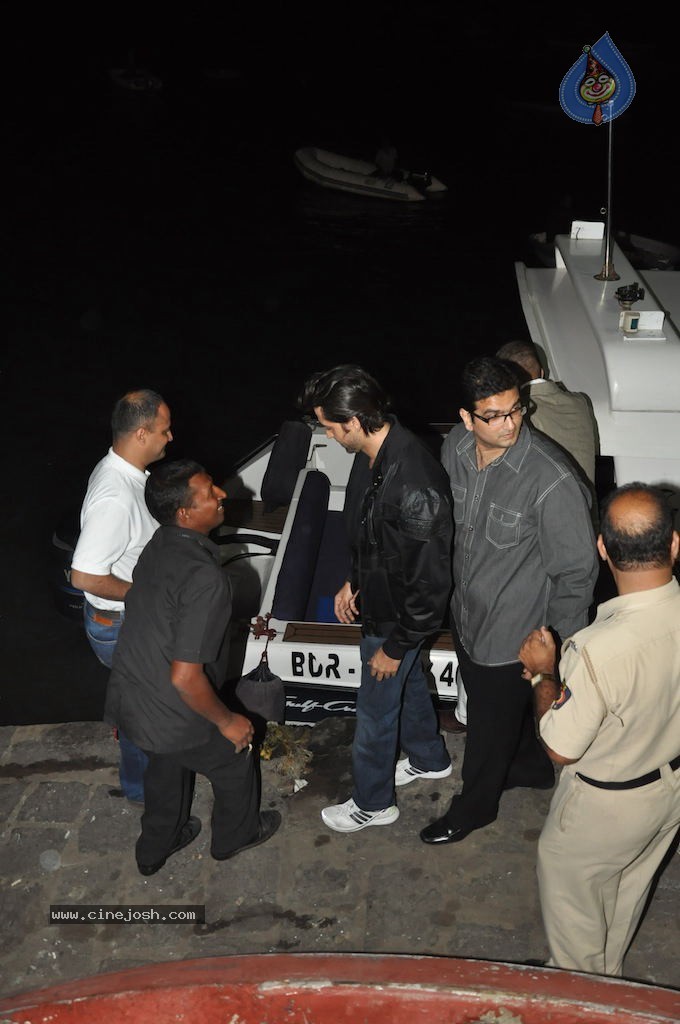 Hrithik Roshan Birthday Party - 69 / 75 photos