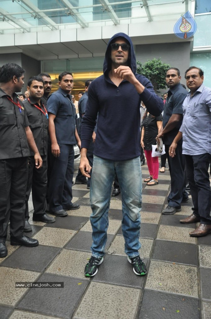 Hrithik Roshan Discharged Photos - 37 / 37 photos