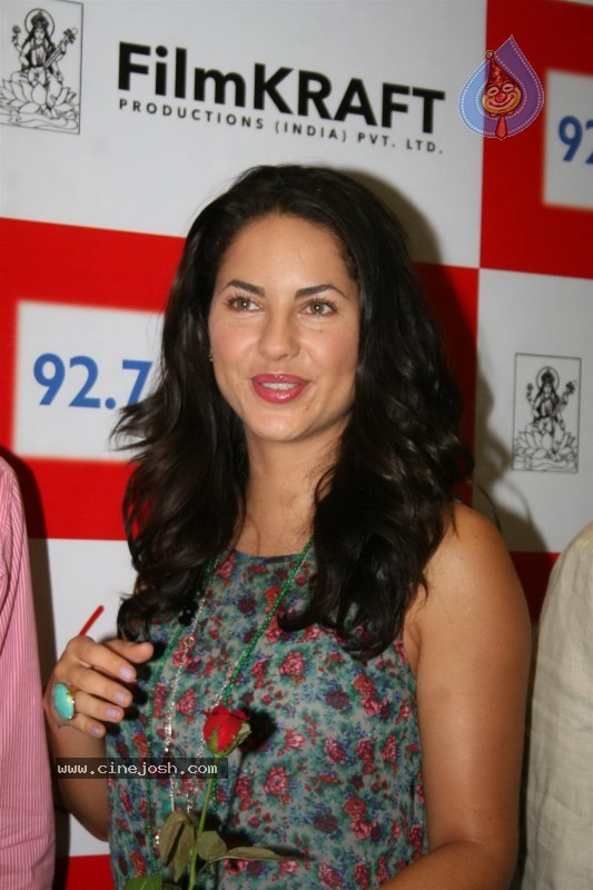 Hrithik Roshan n Barbara Mori at 92.7 BIG FM Studio - 9 / 23 photos