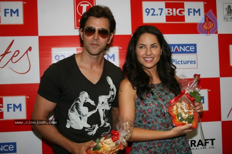 Hrithik Roshan n Barbara Mori at 92.7 BIG FM Studio - 13 / 23 photos