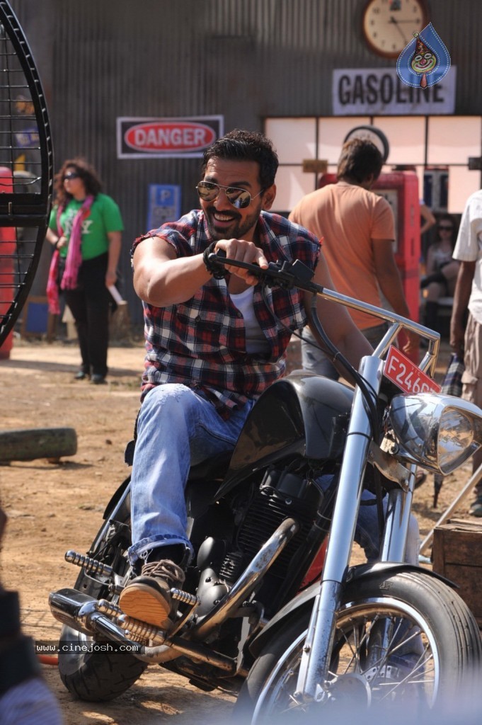 I Me Aur Main Movie Song Shooting Spot - 31 / 58 photos