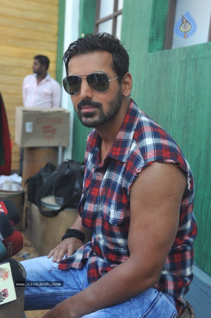 I Me Aur Main Movie Song Shooting Spot - 32 / 58 photos