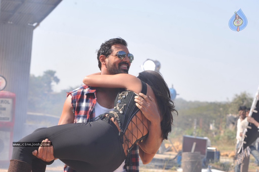 I Me Aur Main Movie Song Shooting Spot - 33 / 58 photos