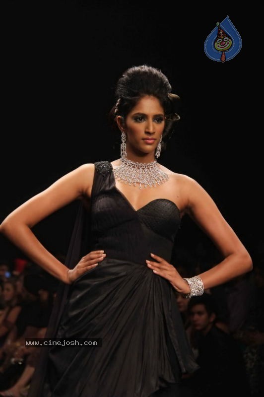 IIJW 2011 Ramp Walk Show Day 3 - 7 / 81 photos