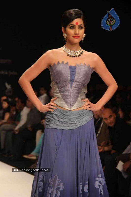 IIJW 2011 Ramp Walk Show Day 3 - 14 / 81 photos