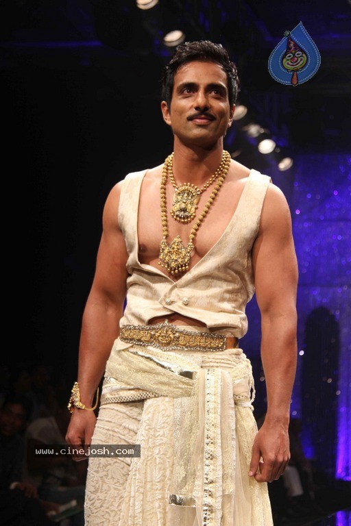 IIJW 2011 Ramp Walk Show Finale - 2 / 49 photos