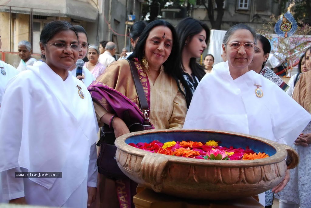 Ila Inaugurates Auspicious Display of Jyotirlinga - 12 / 29 photos