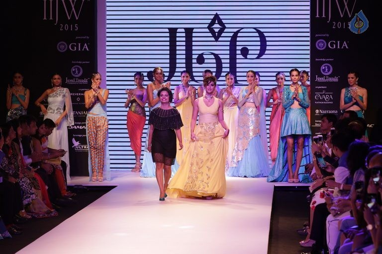 Ileana at IIJW 2015 Photos - 2 / 37 photos