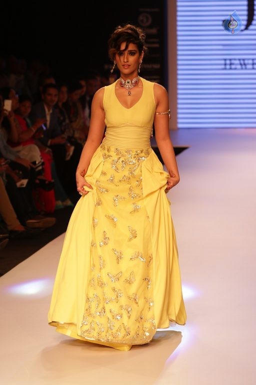 Ileana at IIJW 2015 Photos - 7 / 37 photos