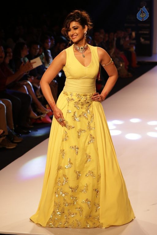 Ileana at IIJW 2015 Photos - 14 / 37 photos