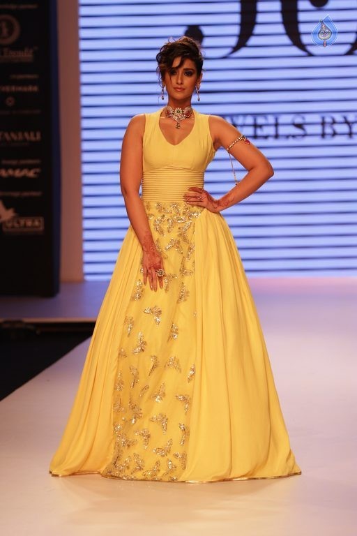 Ileana at IIJW 2015 Photos - 15 / 37 photos