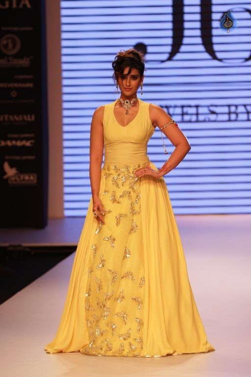 Ileana at IIJW 2015 Photos - 22 / 37 photos