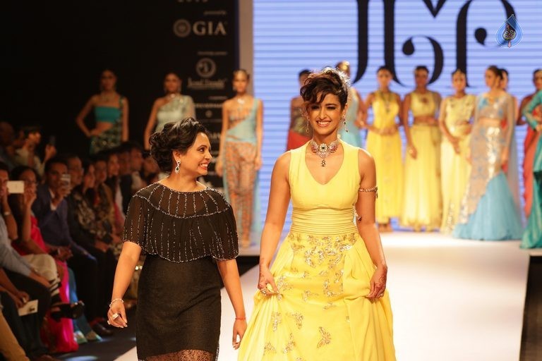 Ileana at IIJW 2015 Photos - 24 / 37 photos