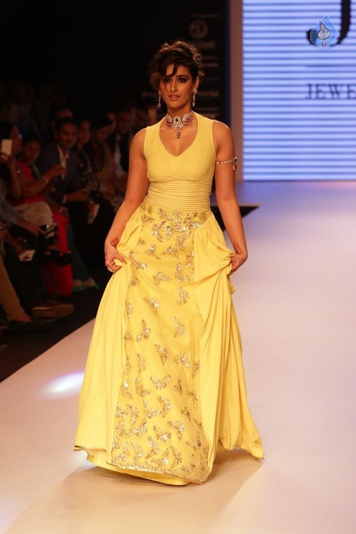 Ileana at IIJW 2015 Photos - 36 / 37 photos