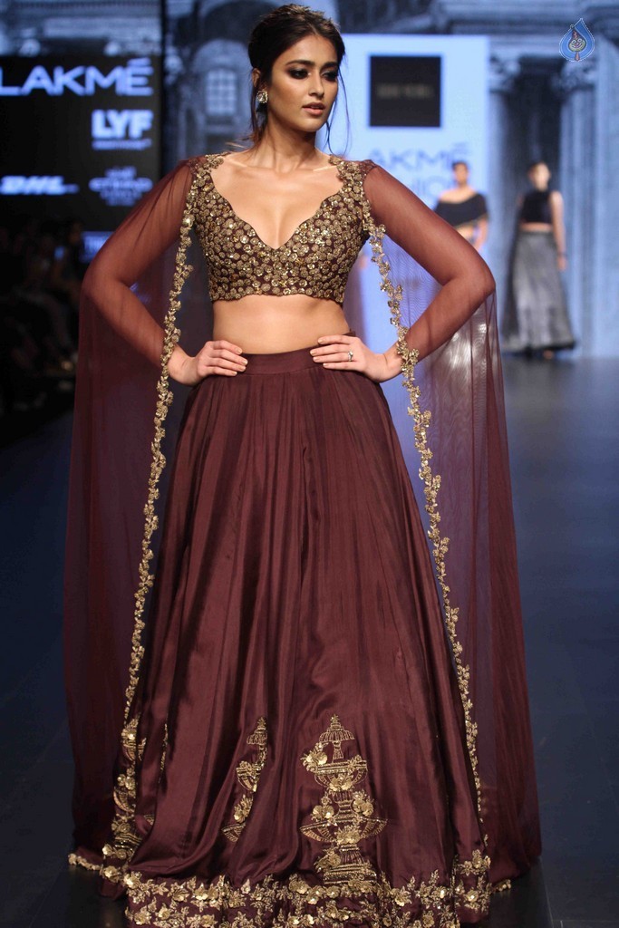 Ileana at LFW Winter Festive 2016 - 26 / 42 photos