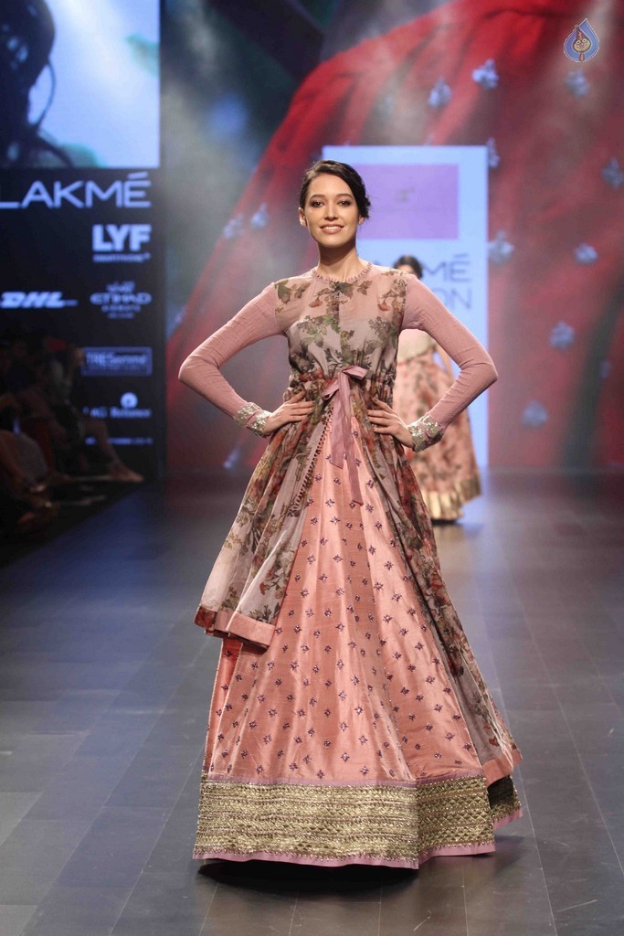 Ileana at LFW Winter Festive 2016 - 32 / 42 photos