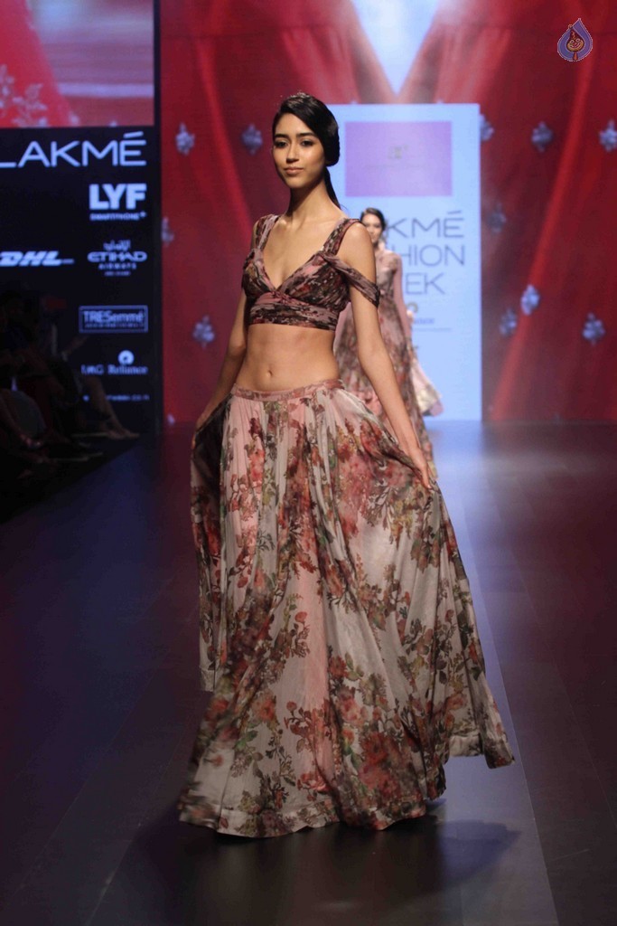 Ileana at LFW Winter Festive 2016 - 34 / 42 photos