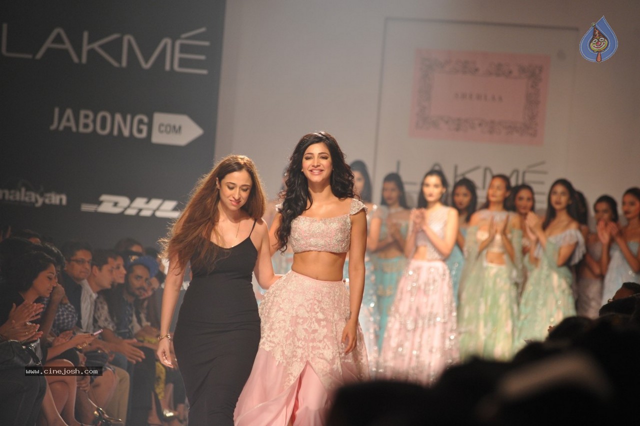 Ileana n Shruti Haasan Walks the Ramp at LFW 2014 - 4 / 34 photos
