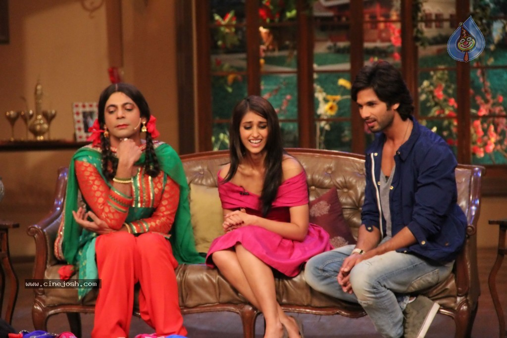 Ileana Promotes PPNH on Sets of Comedy Nights - 15 / 51 photos