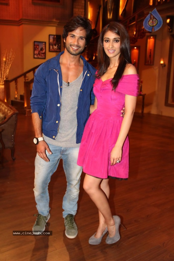 Ileana Promotes PPNH on Sets of Comedy Nights - 26 / 51 photos