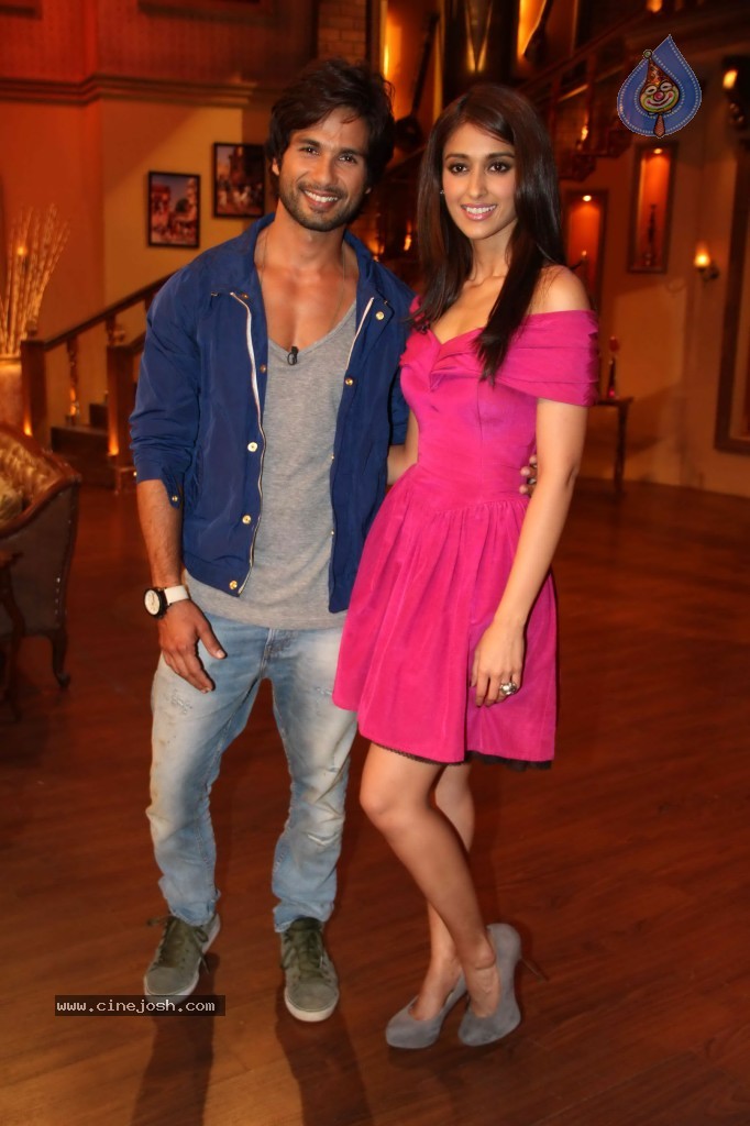 Ileana Promotes PPNH on Sets of Comedy Nights - 34 / 51 photos