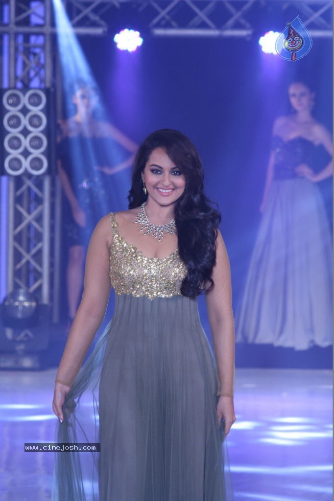 India Bullion n Jewellery Awards Fashion Show - 2 / 40 photos