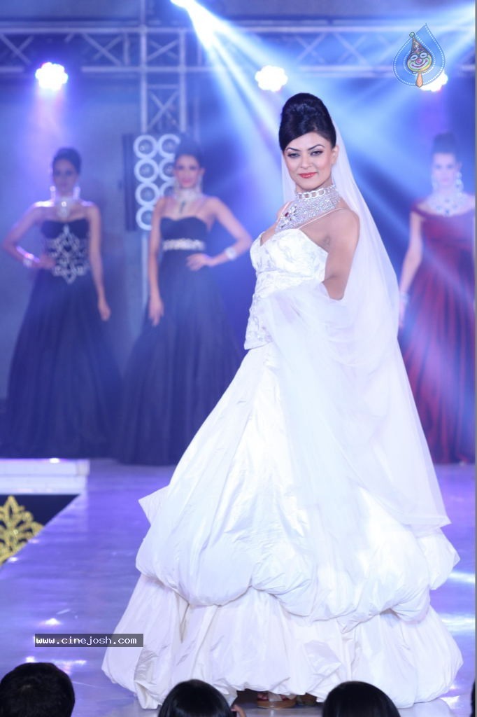 India Bullion n Jewellery Awards Fashion Show - 7 / 40 photos