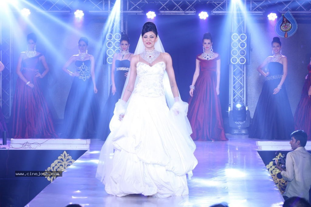 India Bullion n Jewellery Awards Fashion Show - 13 / 40 photos