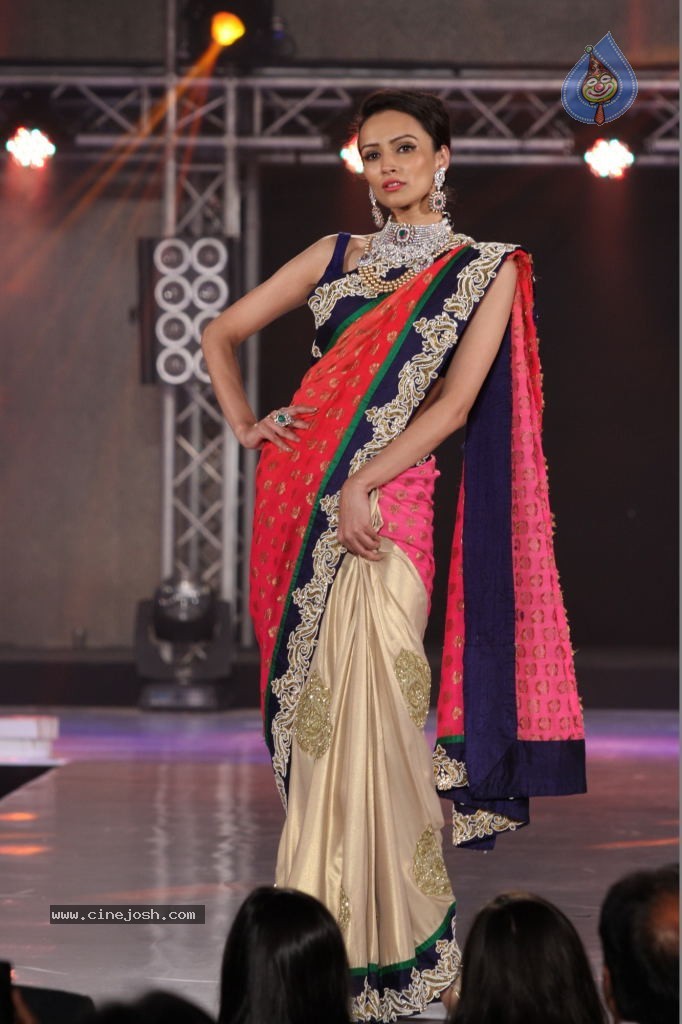India Bullion n Jewellery Awards Fashion Show - 15 / 40 photos