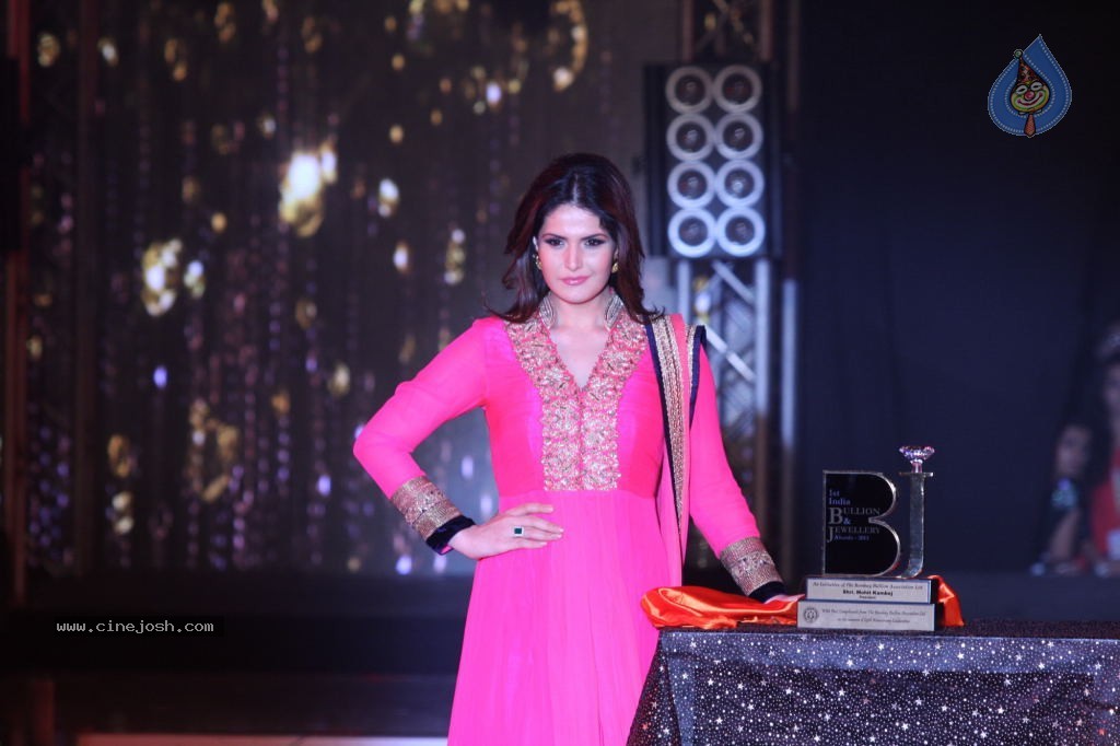 India Bullion n Jewellery Awards Fashion Show - 28 / 40 photos
