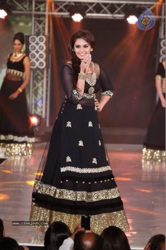 India Bullion n Jewellery Awards Fashion Show - 32 / 40 photos