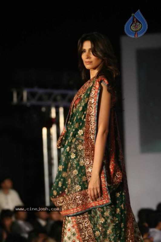 India Fashion Forum 2011 Fashion Show - 28 / 84 photos