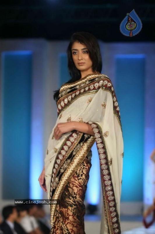 India Fashion Forum 2011 Fashion Show - 36 / 84 photos