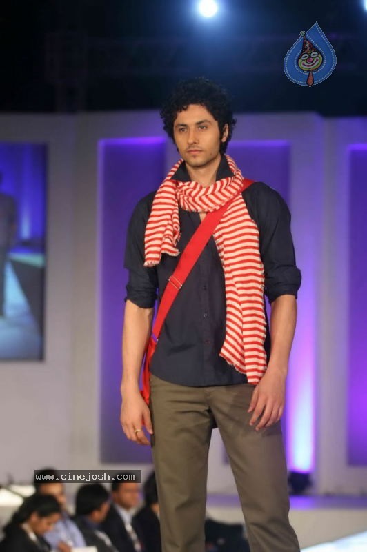 India Fashion Forum 2011 Fashion Show - 55 / 84 photos