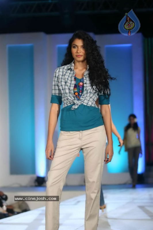 India Fashion Forum 2011 Fashion Show - 66 / 84 photos