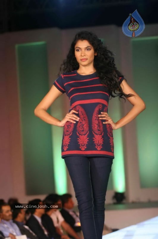 India Fashion Forum 2011 Fashion Show - 76 / 84 photos