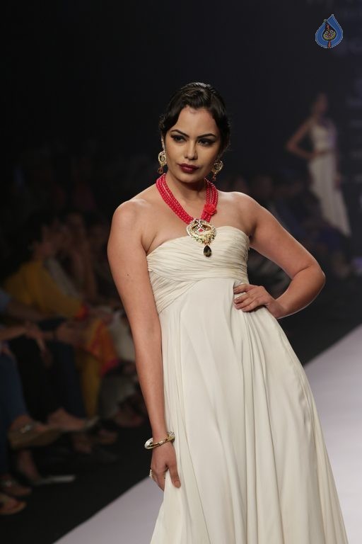 India International Jewellery Week 2015 Fashion Show - 26 / 84 photos