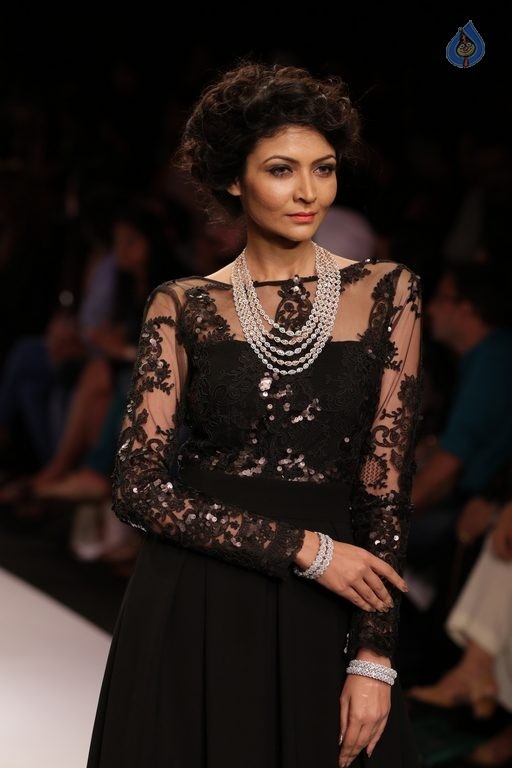 India International Jewellery Week 2015 Fashion Show - 58 / 84 photos