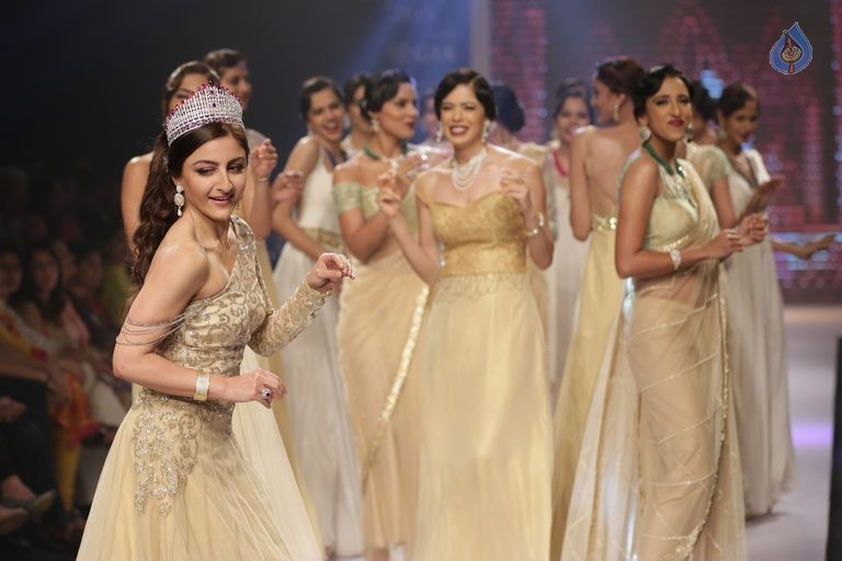 India International Jewellery Week 2015 Fashion Show - 59 / 84 photos
