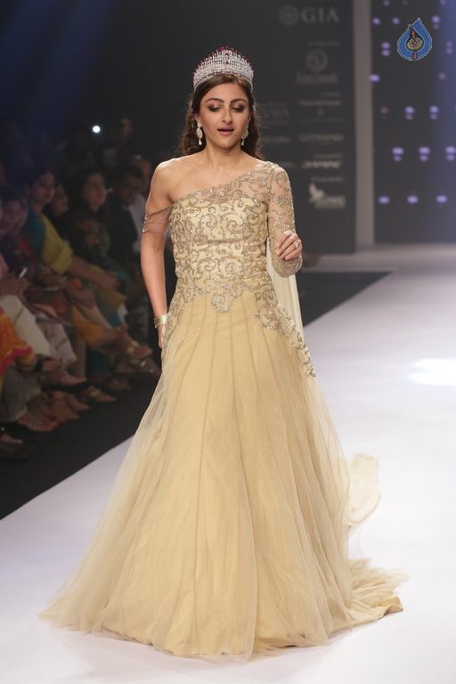 India International Jewellery Week 2015 Fashion Show - 73 / 84 photos