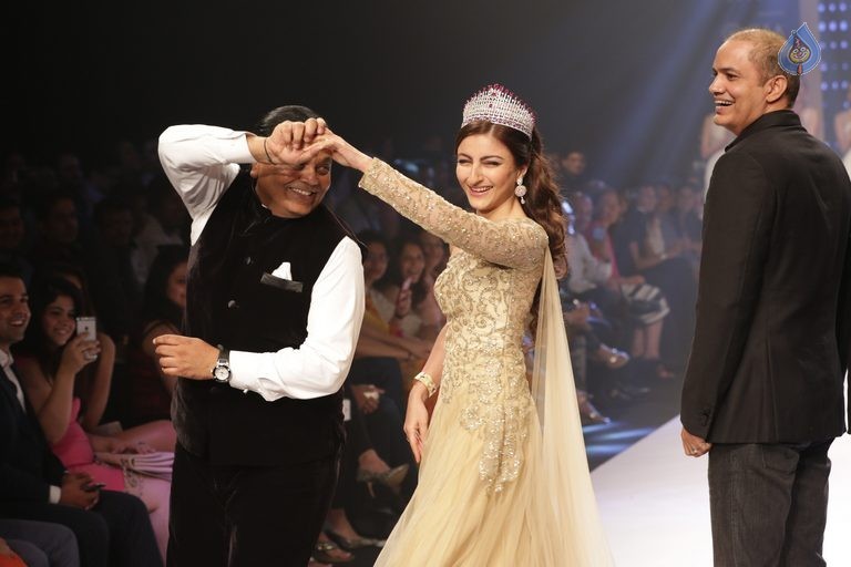 India International Jewellery Week 2015 Fashion Show - 84 / 84 photos