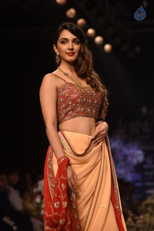 India International Jewellery Week 2015 Show  - 32 / 126 photos