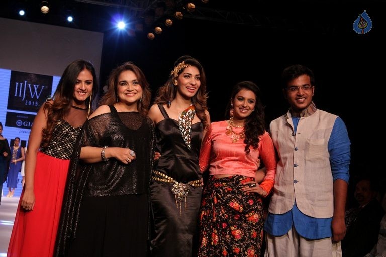 India International Jewellery Week 2015 Show  - 46 / 126 photos