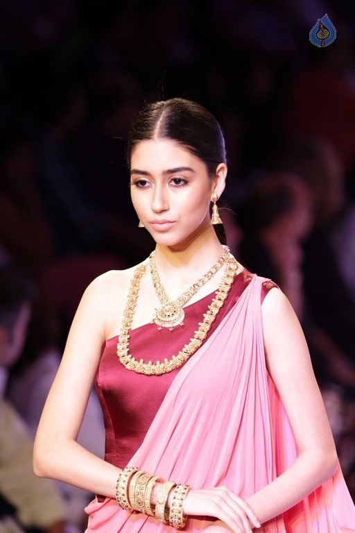 India International Jewellery Week 2015 Show  - 55 / 126 photos