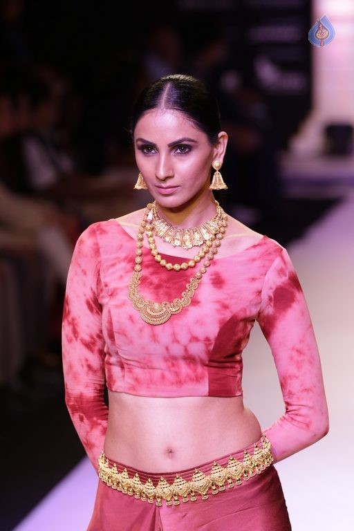 India International Jewellery Week 2015 Show  - 102 / 126 photos