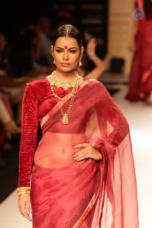 India International Jewellery Week 2015 Show  - 111 / 126 photos