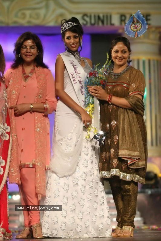 Indian Princess 2011 Grand Finale Event - 35 / 80 photos