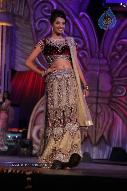 Indian Princess 2011 Grand Finale Event - 36 / 80 photos